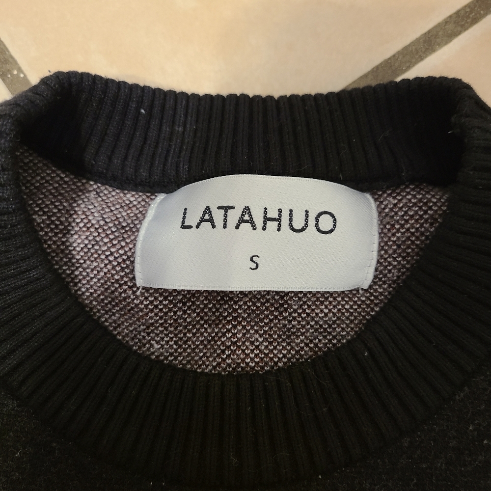 sweater - Picture 8 of 8